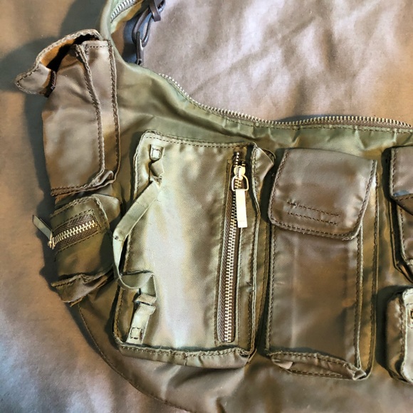 Green short strap bag with lots of pockets and large inside - Picture 3 of 5